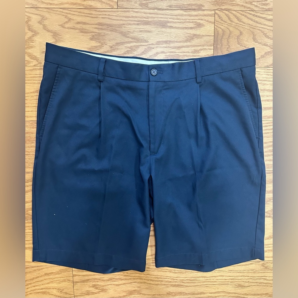 Men’s Greg Norman Golf Shorts Size 38